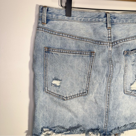 Free People We The Free Jean Skirt Relaxed Destroyed Light Denim Cotton Size 30 - Picture 8 of 16